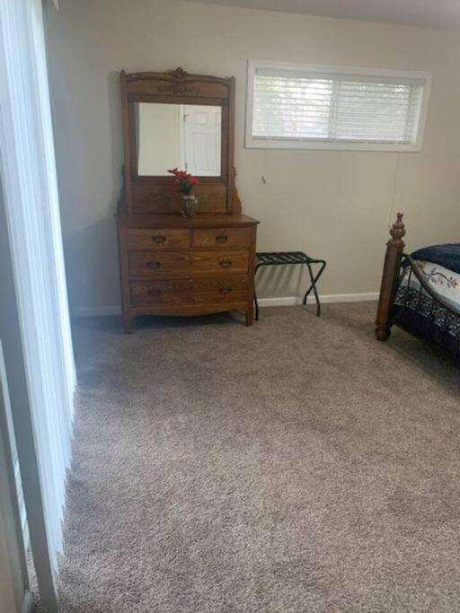Cute House In Quiet Neighborhood Βίλα Saginaw Εξωτερικό φωτογραφία