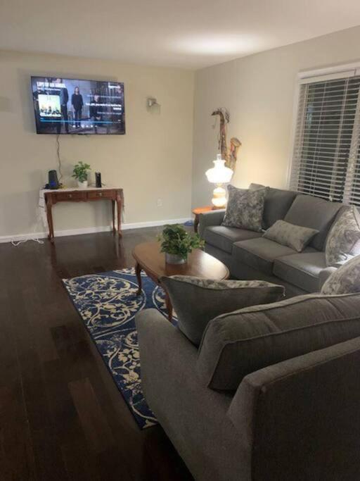 Cute House In Quiet Neighborhood Βίλα Saginaw Εξωτερικό φωτογραφία