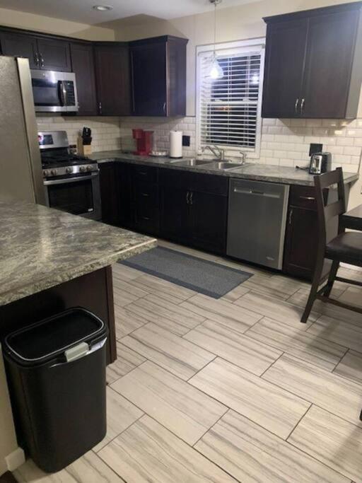 Cute House In Quiet Neighborhood Βίλα Saginaw Εξωτερικό φωτογραφία