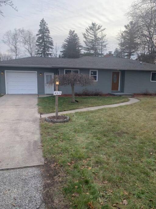 Cute House In Quiet Neighborhood Βίλα Saginaw Εξωτερικό φωτογραφία
